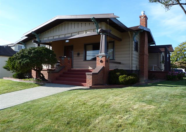 Classy Craftsman In Arcata