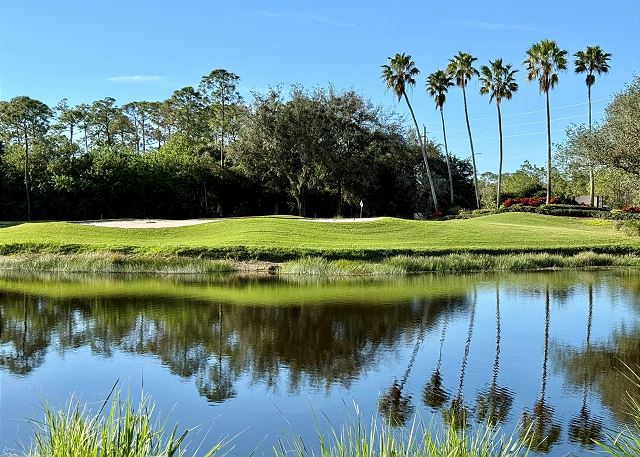 Arrowhead is an award-winning public golf course in Naples, Florida which has been a preferred destination for golfing enthusiasts year after year.  ArrowHead features 16 pristine lakes, sculpted fairways, and contoured greens surrounded by white powdery bunkers
