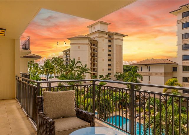 Relaxing 4th floor with Lap Pool View - Ocean Tower Beach Villa