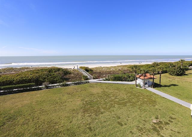 Land's End 403 building 9 Updated, beach front, close to pool/beach access