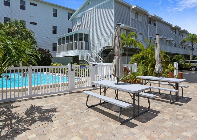 Sea Shell 24 - Charming Townhome, near the beach with pool, BBQ, dock!