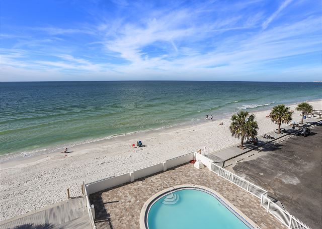 Sunset Chateau 409 Popular Sunset Beach, Walk to Caddy's, Beach Front!