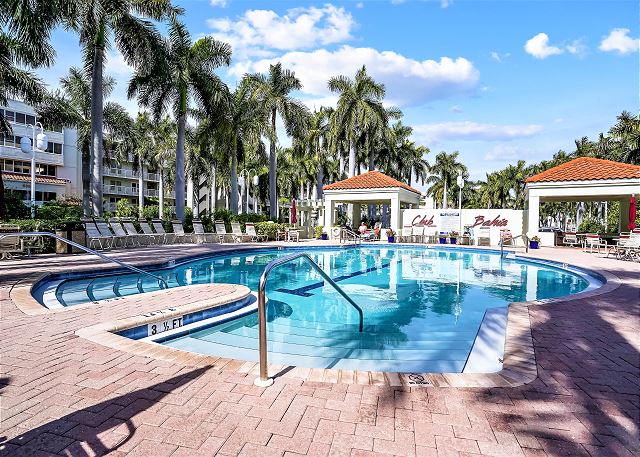 Beautiful Club Bahia, Breathtaking water views, pool, spa in top location