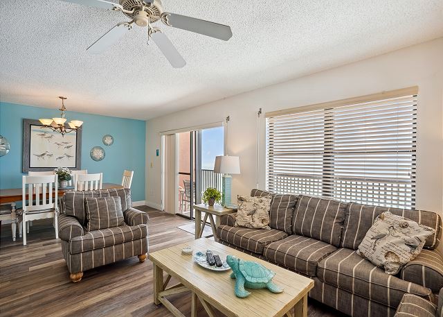 Emerald Isle 603 3 Bed/ 2 Bath top floor with stunning beach and Gulf view!