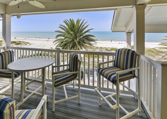 Sunset Villas 3 Million $ VIEWS/2 Balconies/BBQ/pool/Beachfront