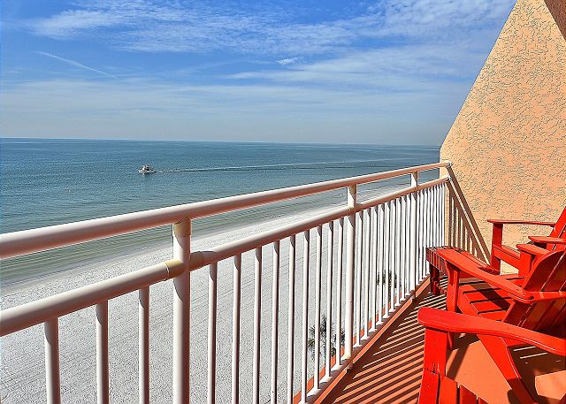Sunset Chateau 609 AMAZING Views! / Top Floor Private Balcony / Beachfront