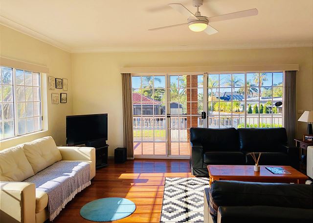 SUMMER BREEZE - 7 Taylor Street Kiama