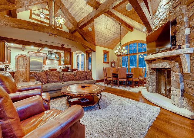 Bear Tracks Lodge