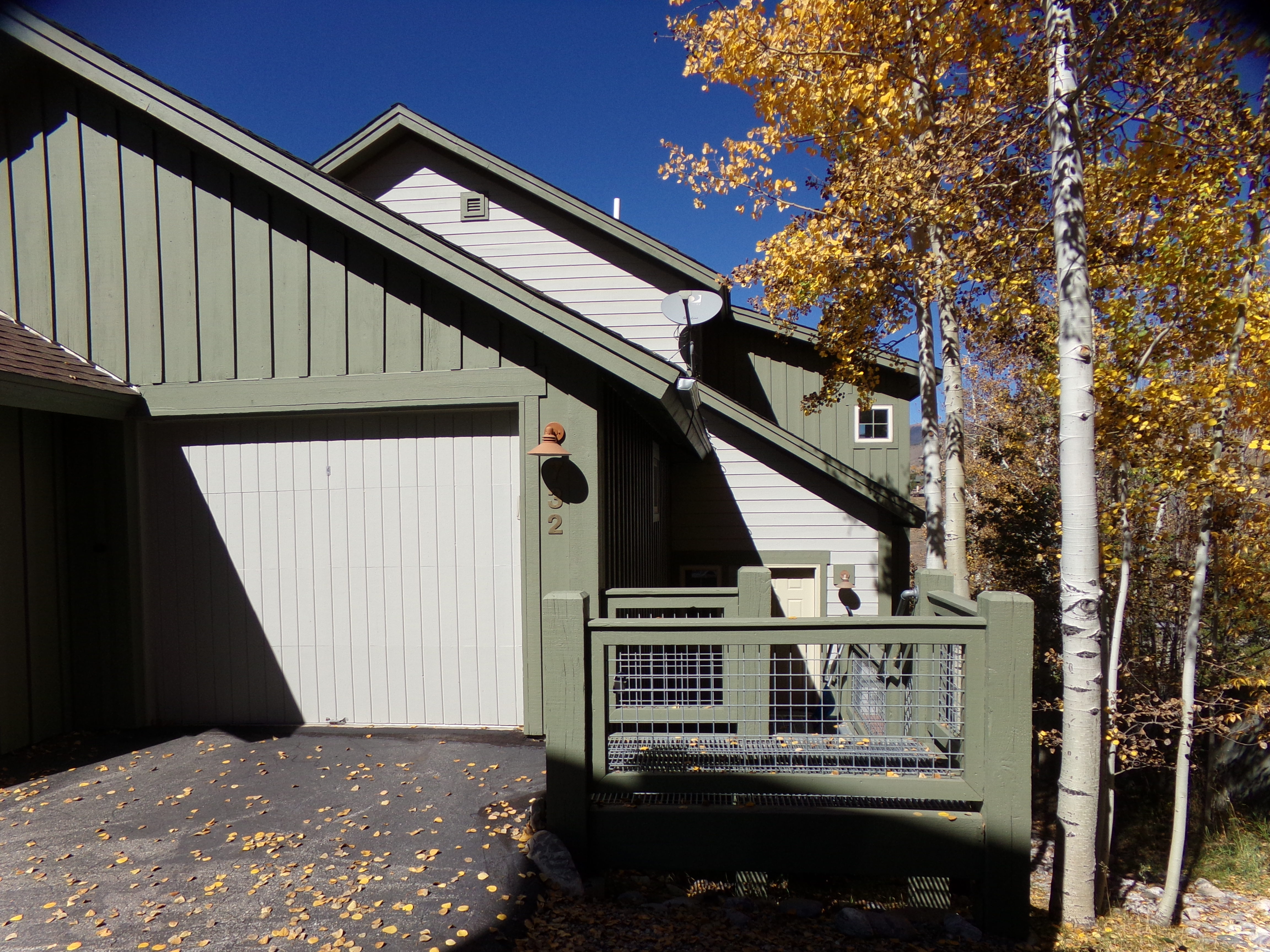 Spacious Townhome With Mountain Views - Cozy Retreat - Dillon, CO