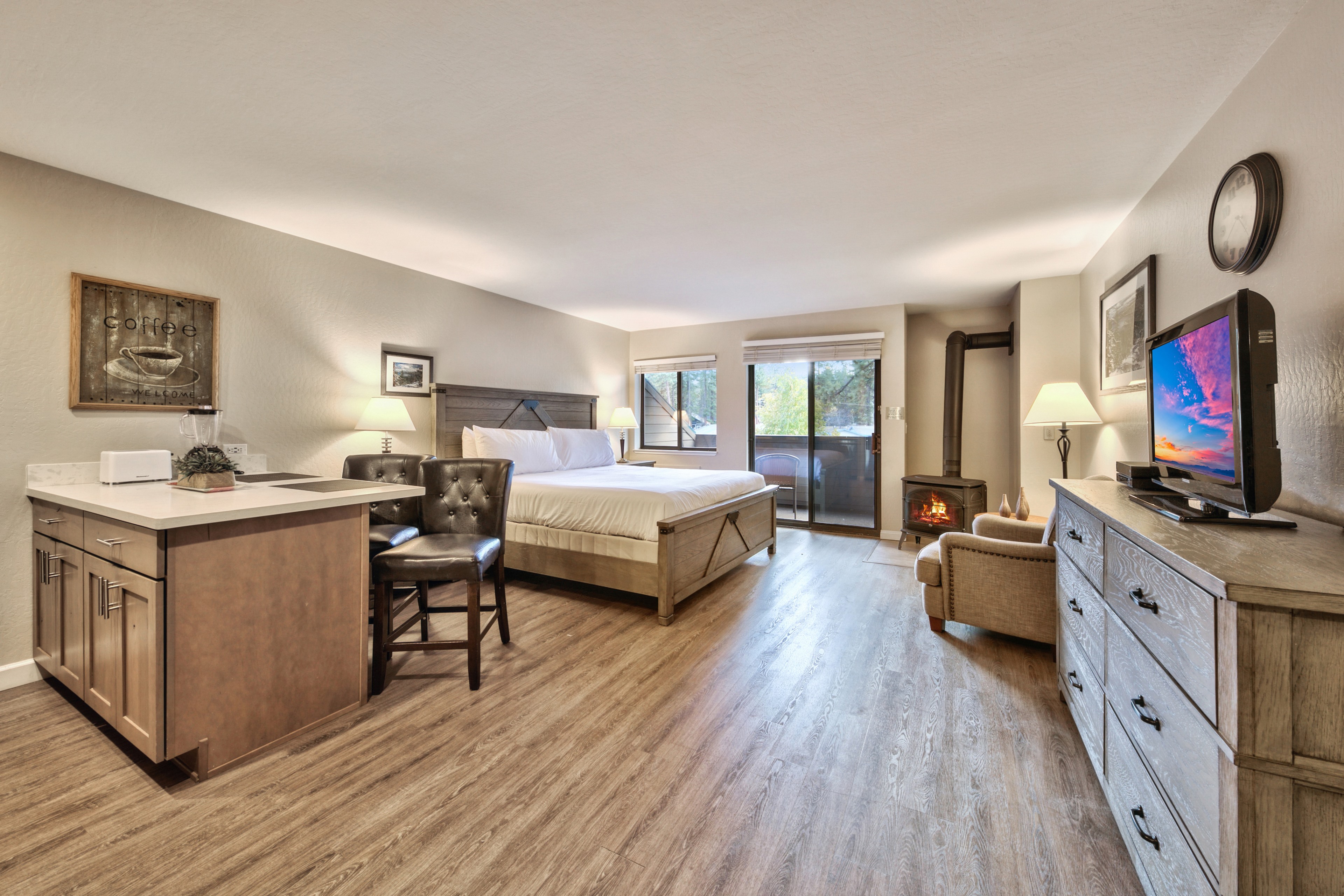 Lakeland Village 212 Serene Studio,AC,Fireplace