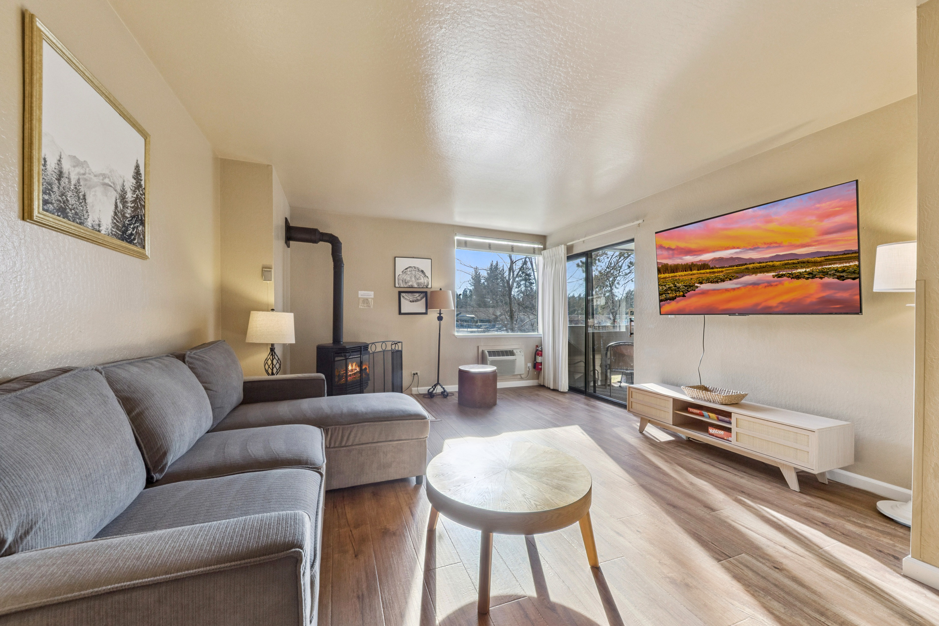 Lakeland Village 104 - Walk to Lake 1BR