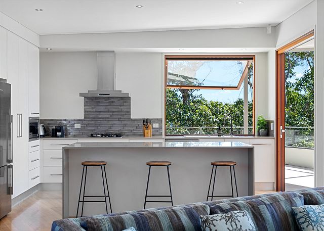 1/4 Meegera Place