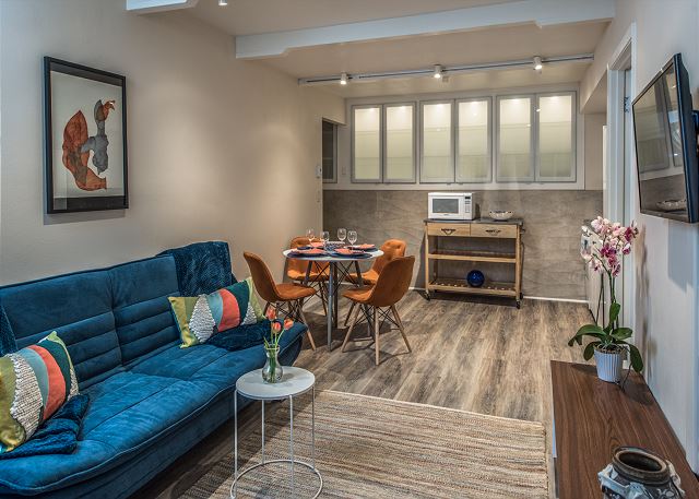 3767B International Art House - Lower Suite 6