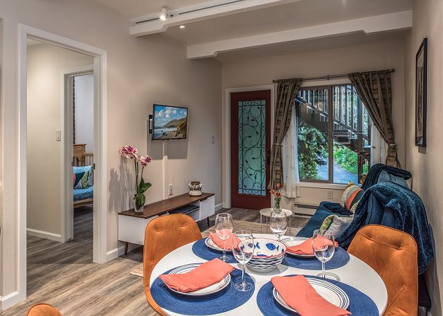 3767B International Art House - Lower Suite 5