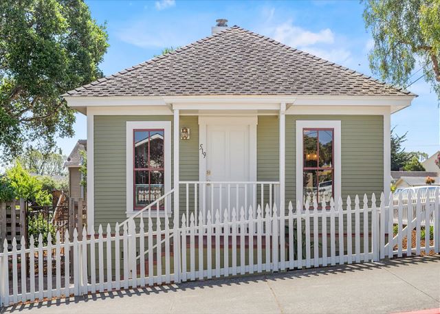 3999 Cottage by the Sea