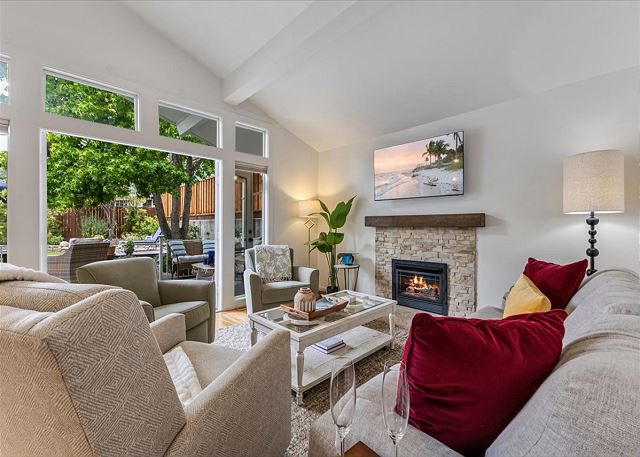 4063 Casa Serena
