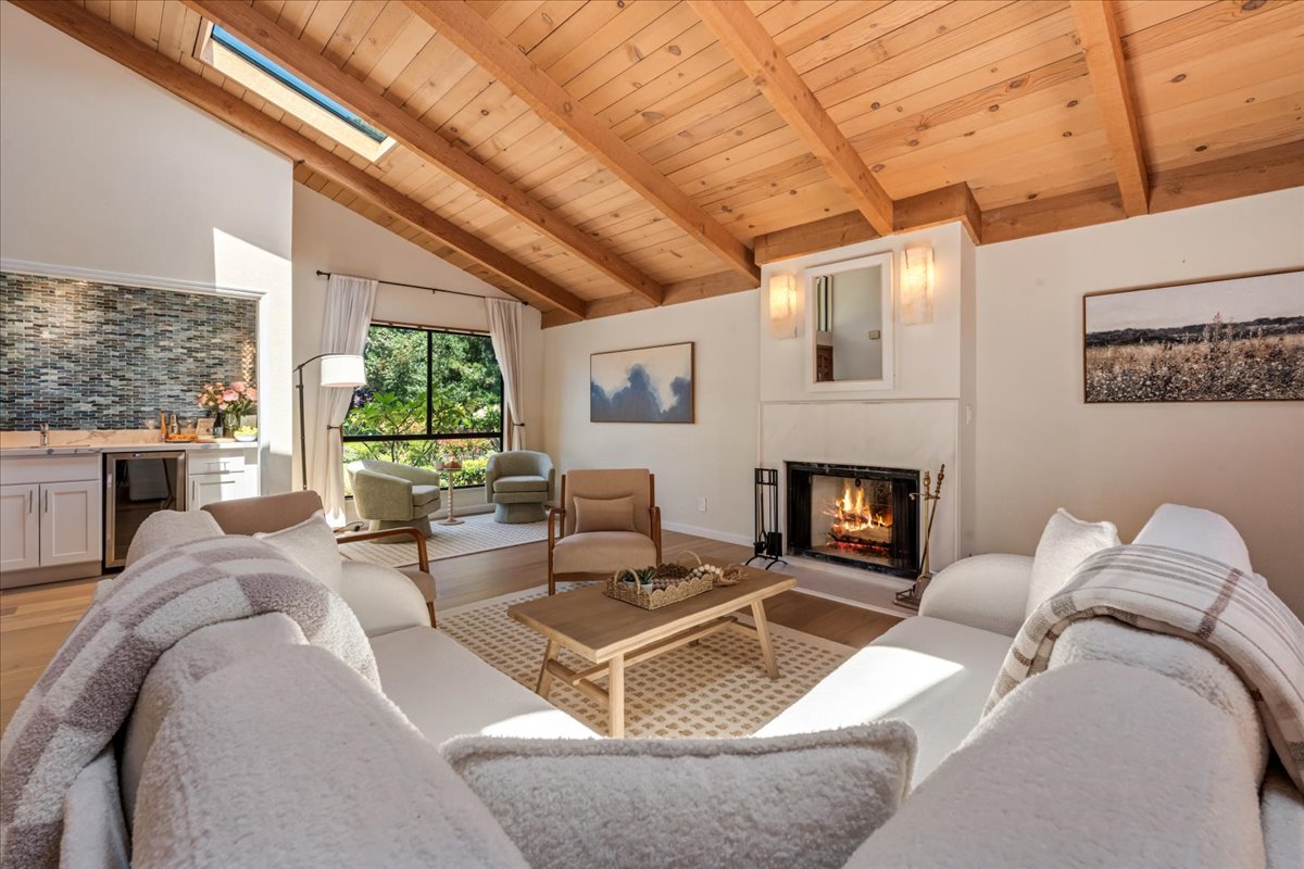 Featured Property 4067 The Driftwood Daydream