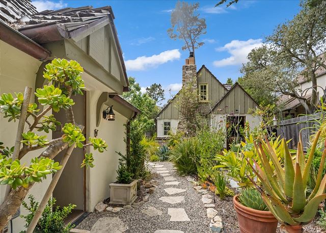 4069 Twin Briar Cottage