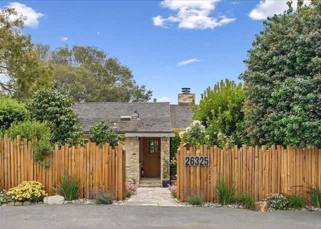 4080 Coastal Jayhawk Cottage