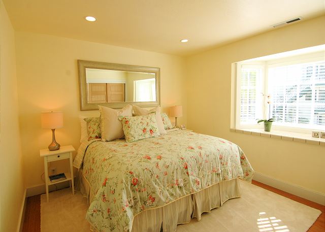 3119 Yellow House Guest 4