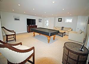 Lower level entertainment room