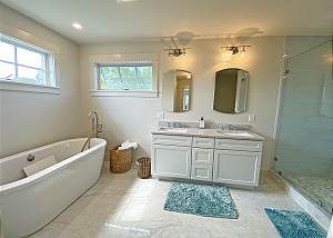 Second floor King bedroom bathroom