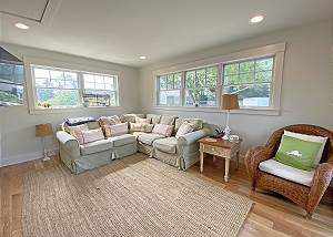 Sitting area off kitchen