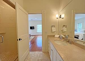 Interior Primary bedroom 1 bathroom