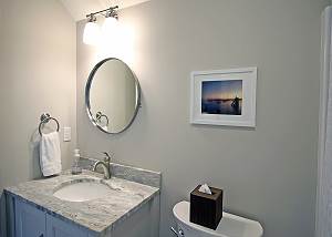 Queen Suite Bathroom