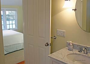 Second floor Queen bedroom bathroom