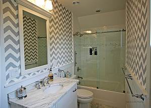 Queen bedroom bathroom