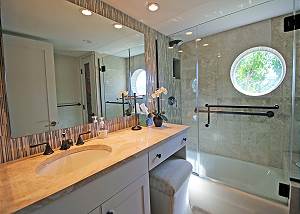 King bedroom bathroom