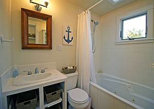 2nd Floor Bathroom