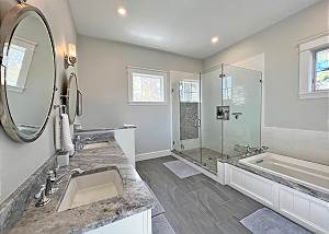 First floor King bathroom