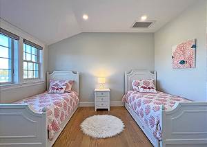 Second floor Twin bedroom