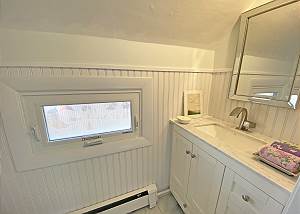 2nd Floor Half Bath in King Bedroom