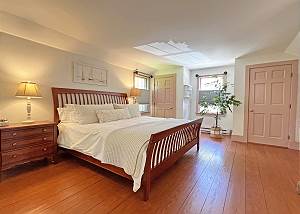 First floor King bedroom