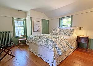 Second floor Queen bedroom