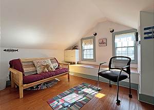 3rd floor loft with futon