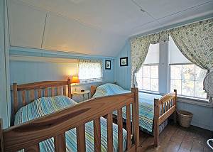 Second floor Twin bedroom