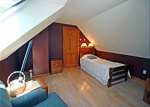 Second floor Twin bedroom