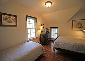 Second floor Twin bedroom