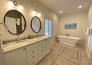 King bedroom bathroom