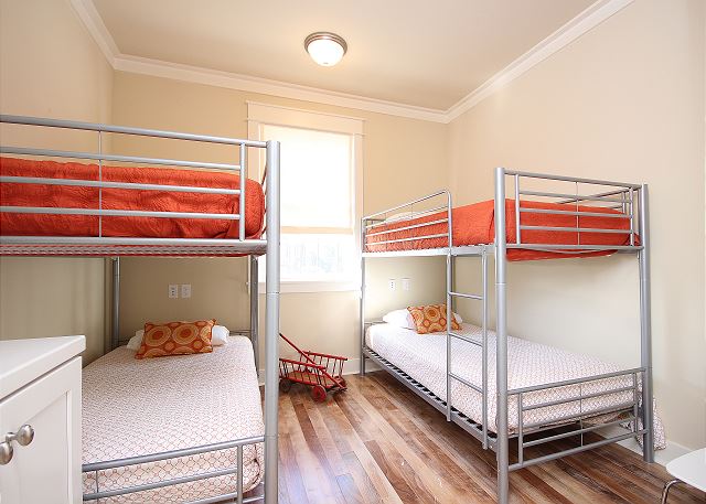 Dual Bunk Room (Sleeps 4) Dual Bunk Room (Sleeps 4)