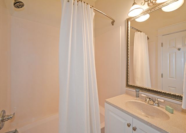 Full Guest Bath Full Guest Bath