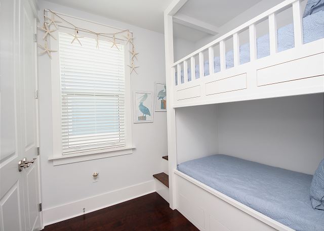 Built-In Bunk Room Upstairs Built-In Bunk Room Upstairs