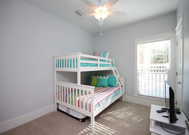 Kids Bunk Room with Full & Twin Beds (sleeps 3) Kids Bunk Room with Full & Twin Beds (sleeps 3)