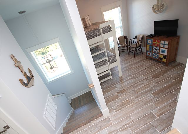 Upstairs Landing with Bunk Bed (sleeps 2) and Flat Screen TV Upstairs Landing with Bunk Bed (sleeps 2) and Flat Screen TV