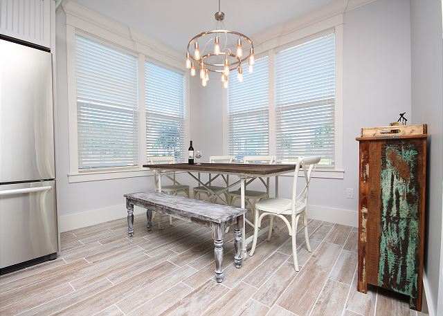 Eat-In Kitchen with Dining Space for 6-8 Eat-In Kitchen with Dining Space for 6-8