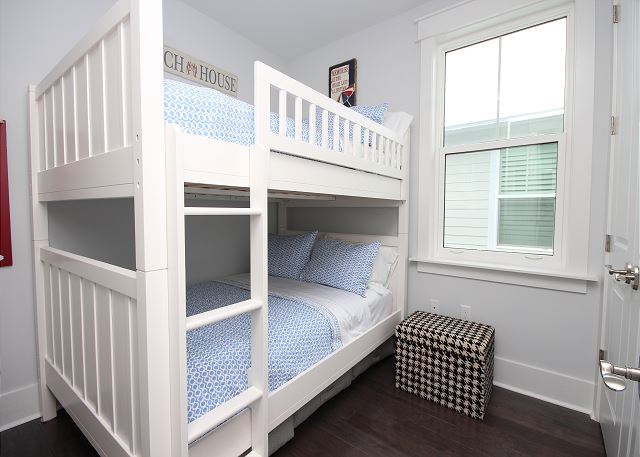 Double Bunk Bed (sleeps 4) Double Bunk Bed (sleeps 4)